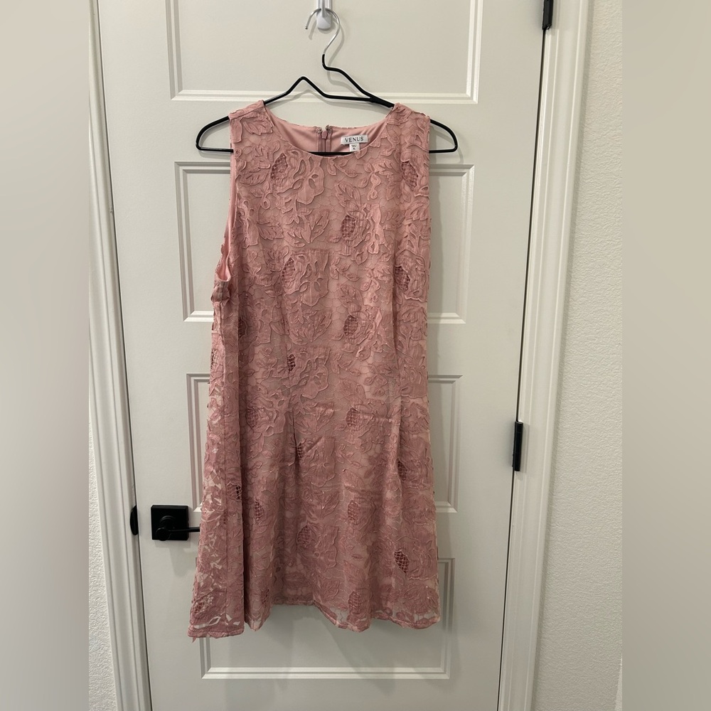 NWT VENUS Floral Lace Shift Dress